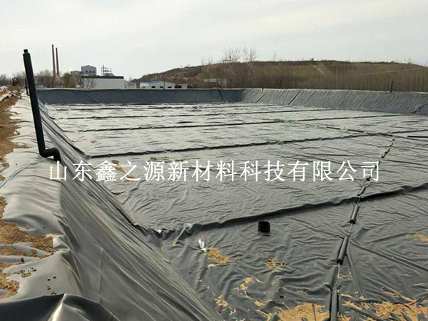 油田防滲膜鋪設(shè)技巧：高效、環(huán)保的鋪設(shè)新策略
