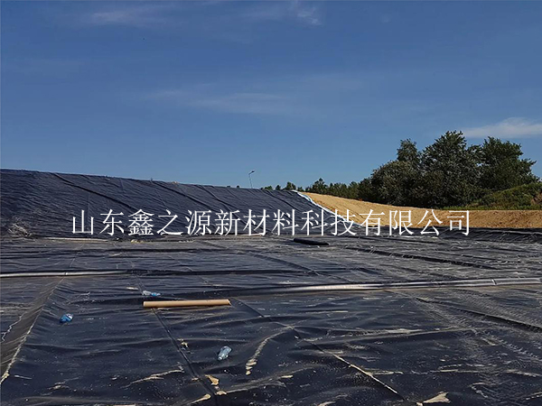 養(yǎng)殖新紀(jì)元：防滲膜覆土的綠色妙用，繪就生態(tài)養(yǎng)殖新畫卷